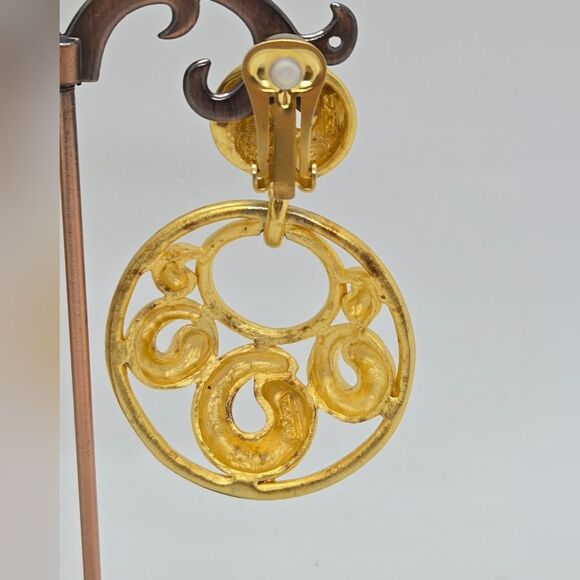 80s Door Knocker Earrings in Gold Tone Designer Signed Clara Huge - Picture 3 of 9